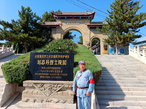 1728451968187375.jpg 2024年9月23日 陕西省延安市志丹县城北的炮楼山和瓦窑山之间的山坡上,刘志丹烈士陵园,_副本.jpg