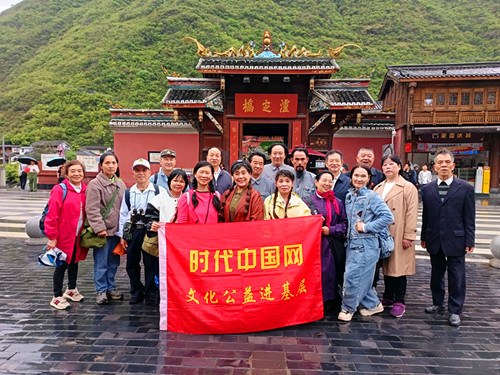 2024年5月12日四川省甘孜藏族自治州泸定县泸桥镇泸定桥 (2)_副本.jpg