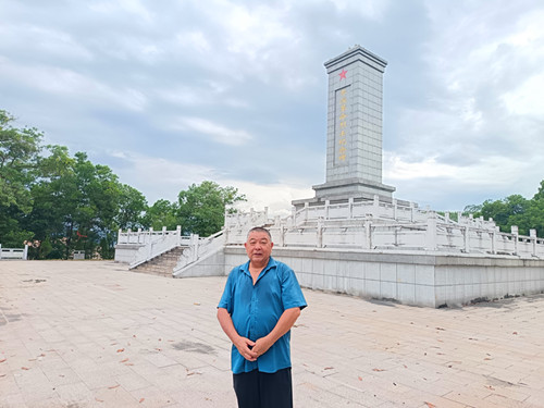 2025年9月16日 广西壮族自治区梧州市岑溪市岑城镇思英社区 岑溪市革命烈士陵园_副本.jpg