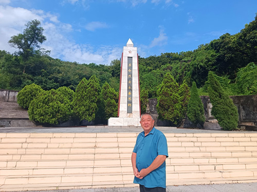 2025年9月20日广西壮族自治区玉林市容县容州镇杨叶村佛子冲百足山，容县烈士纪念碑_副本.jpg